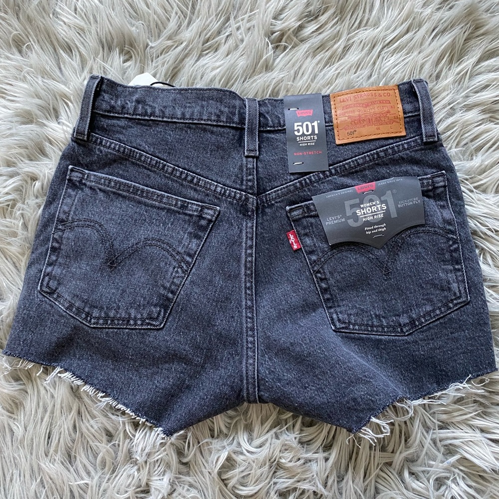 BRAND NEW!! Levi high rise shorts